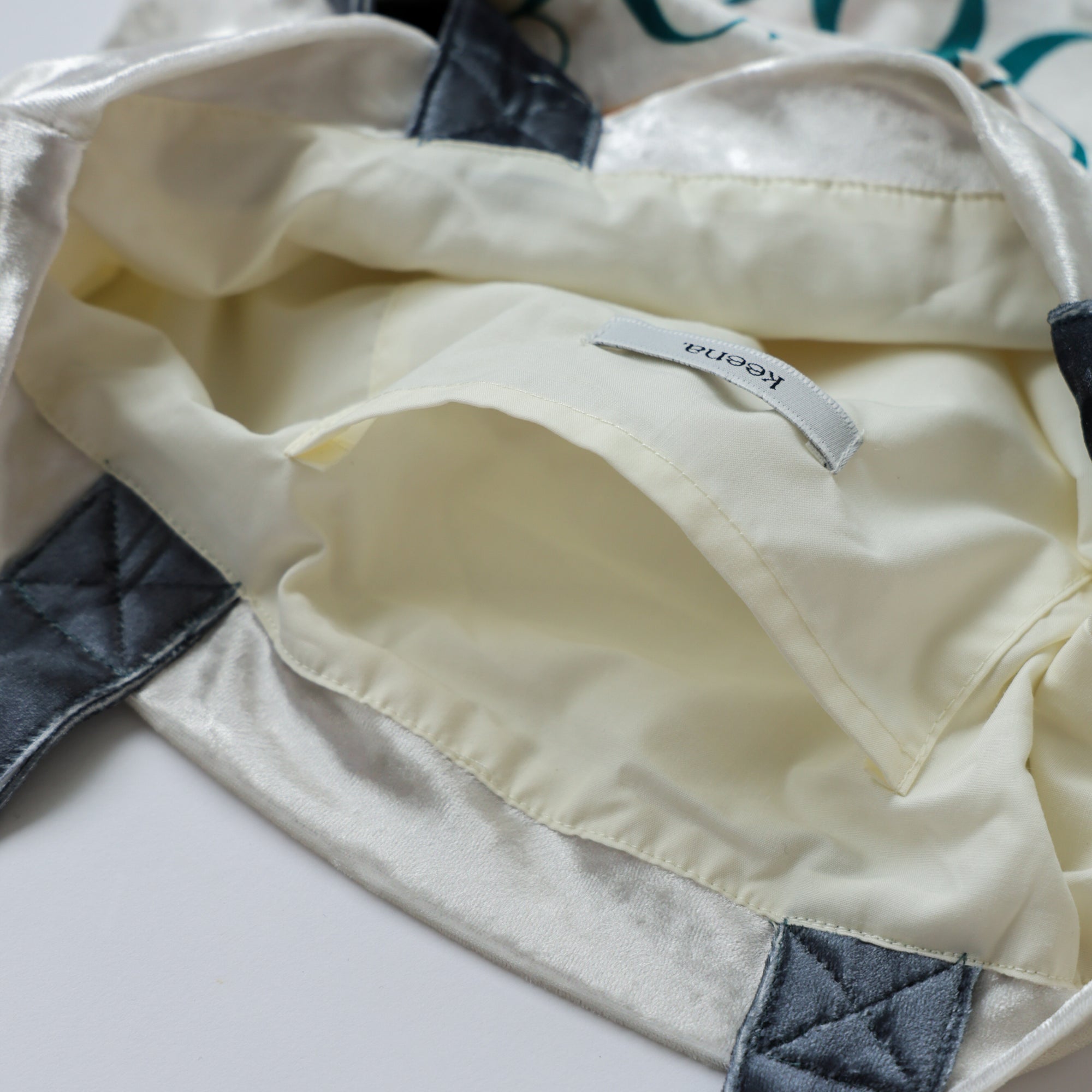 【Online limited 】printed tote bag (IVORY×C.GRAY)